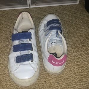 Vega velcro sneakers